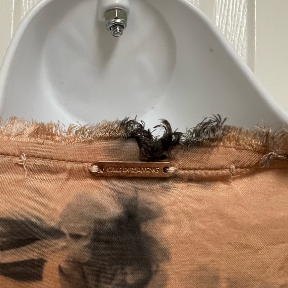 Cali Dreaming Women’s Short Sleeve Silky Raw Edges Top - Picture 7 of 10